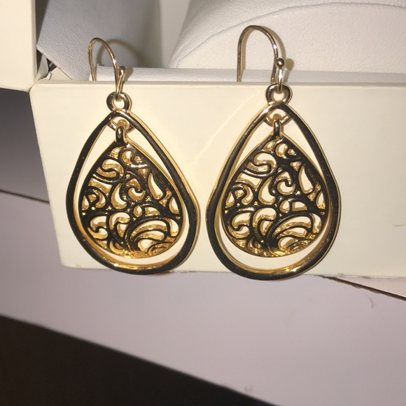 Gold Colored Hoops with Separated Pieces - Picture 6 of 7